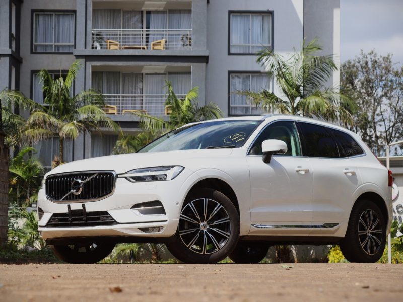 ✨ 2018 Volvo XC60 Inscription D4 – White Elegance with a Sunroof 🌅