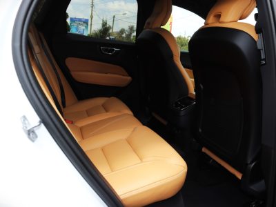 ✨ 2018 Volvo XC60 Inscription D4 – White Elegance with a Sunroof 🌅