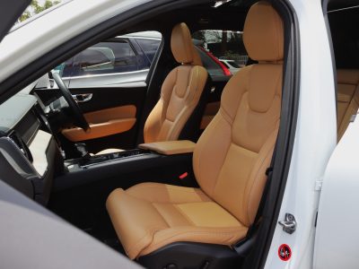 ✨ 2018 Volvo XC60 Inscription D4 – White Elegance with a Sunroof 🌅