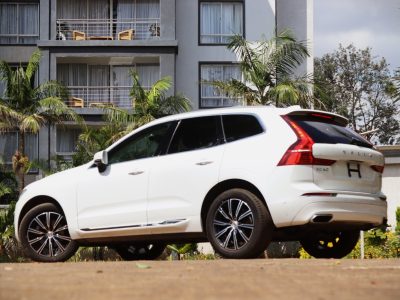 ✨ 2018 Volvo XC60 Inscription D4 – White Elegance with a Sunroof 🌅