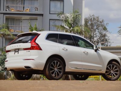 ✨ 2018 Volvo XC60 Inscription D4 – White Elegance with a Sunroof 🌅