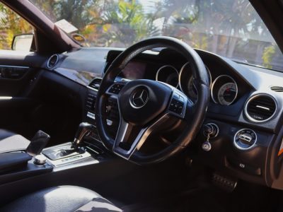 🖤 2014 Mercedes-Benz C200 – Black Luxury Sedan with 2000CC Engine 🚘✨