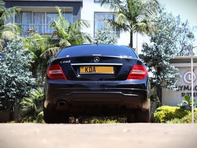 🖤 2014 Mercedes-Benz C200 – Black Luxury Sedan with 2000CC Engine 🚘✨