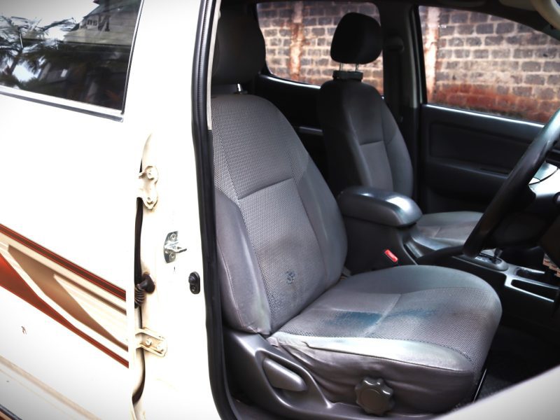 ⚡ 2013 Toyota Hilux Double Cab – 2400CC Diesel | Rugged Workhorse Pickup 💪🚛