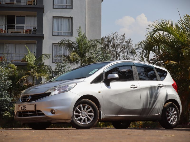 🌟 2014 Nissan Note Silver – 1300CC Petrol | Compact & Reliable Hatchback 🚘💨
