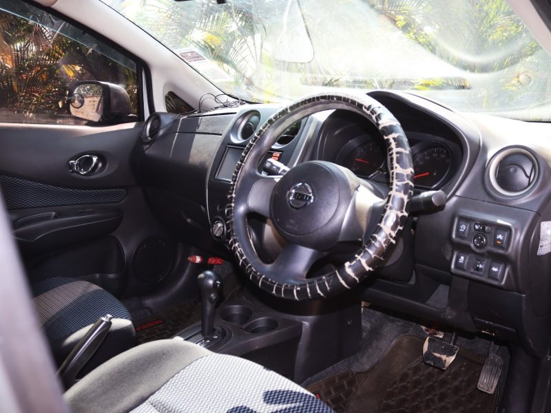 🌟 2014 Nissan Note Silver – 1300CC Petrol | Compact & Reliable Hatchback 🚘💨