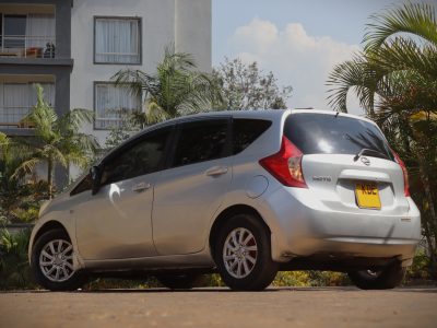 🌟 2014 Nissan Note Silver – 1300CC Petrol | Compact & Reliable Hatchback 🚘💨