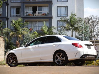 🌟 2018 Mercedes-Benz C220d White – Luxury Diesel Sedan in Nairobi 🚘✨