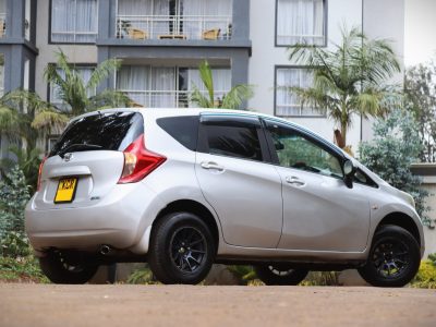 🚗 2013 Nissan Note Silver – Reliable 1300CC Petrol Hatchback in Nairobi 🌟