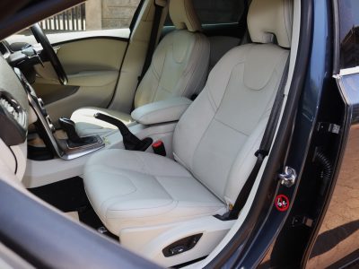2018 Volvo V40 T3 Blue – Premium Hatchback with Scandinavian Style & Performance
