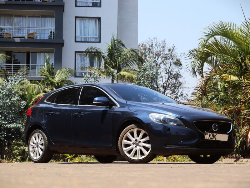 2016 Volvo V40 T4 Blue – Premium Hatchback with Turbocharged Power & Scandinavian Luxury