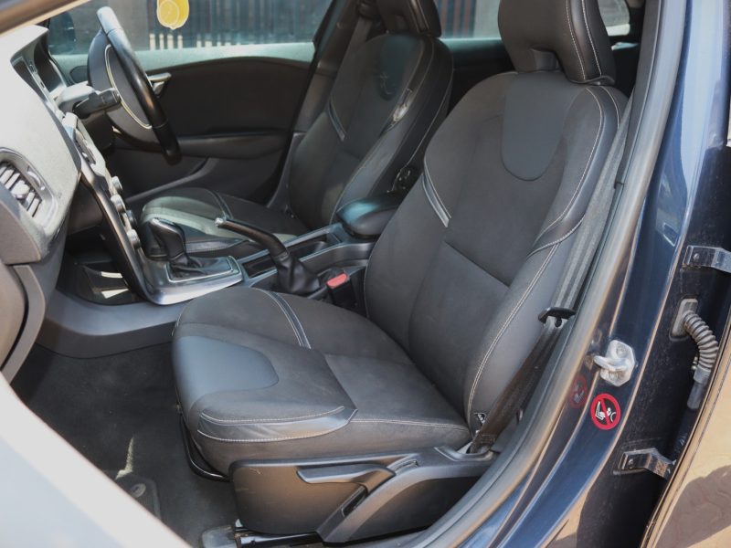 2016 Volvo V40 T4 Blue – Premium Hatchback with Turbocharged Power & Scandinavian Luxury