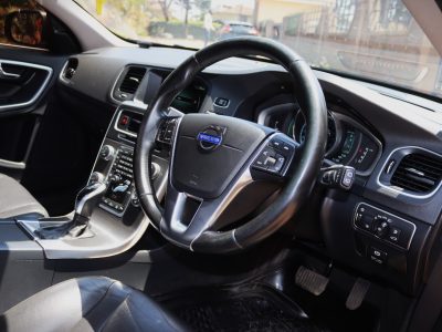 2014 Volvo V60 T4 Black – Scandinavian Luxury in a Sleek Estate