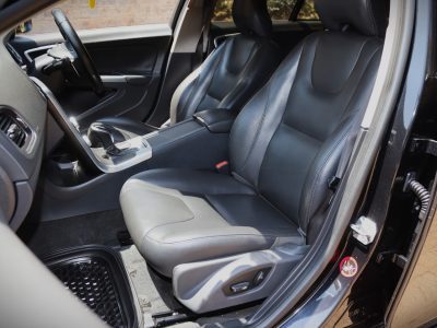 2014 Volvo V60 T4 Black – Scandinavian Luxury in a Sleek Estate