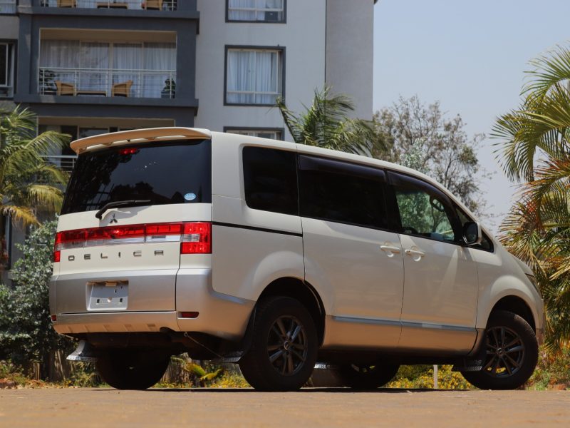 🚐 2017 Mitsubishi Delica – White | Diesel/Petrol