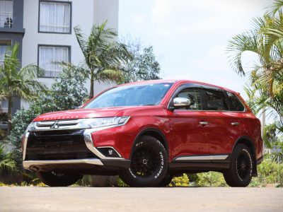 🚘 2017 Mitsubishi Outlander | The Perfect Blend of Power, Comfort & Versatility