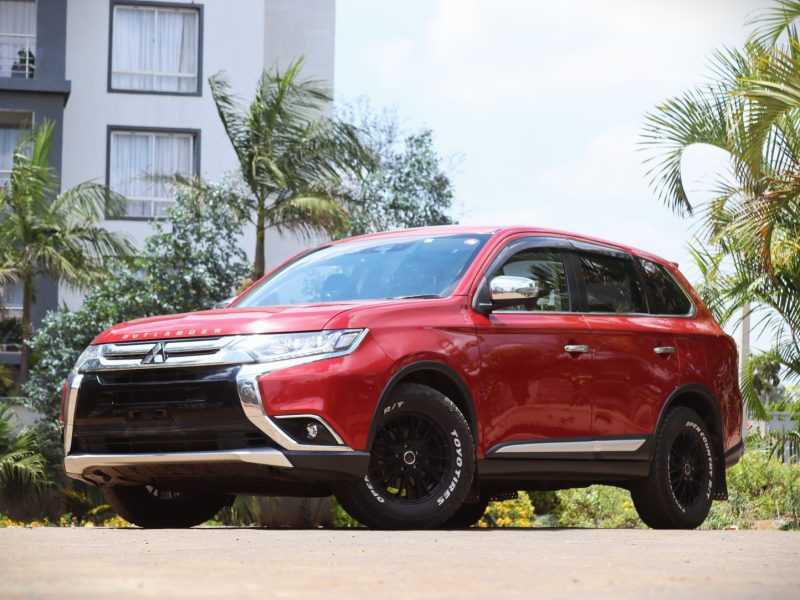 🚘 2017 Mitsubishi Outlander | The Perfect Blend of Power, Comfort & Versatility