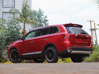 🚘 2017 Mitsubishi Outlander | The Perfect Blend of Power, Comfort & Versatility