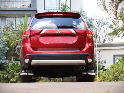 🚘 2017 Mitsubishi Outlander | The Perfect Blend of Power, Comfort & Versatility