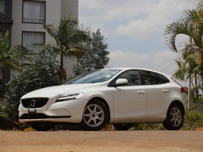 ⚪ 2018 Volvo V40 T3 – White | Compact Luxury Hatchback Redefined