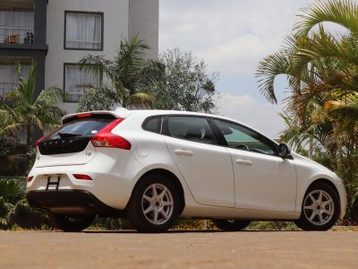 ⚪ 2018 Volvo V40 T3 – White | Compact Luxury Hatchback Redefined