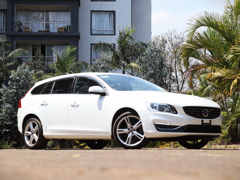 🚘 VOLVO V60 D4 2018 – Scandinavian Luxury Meets Precision Performance! ☀️