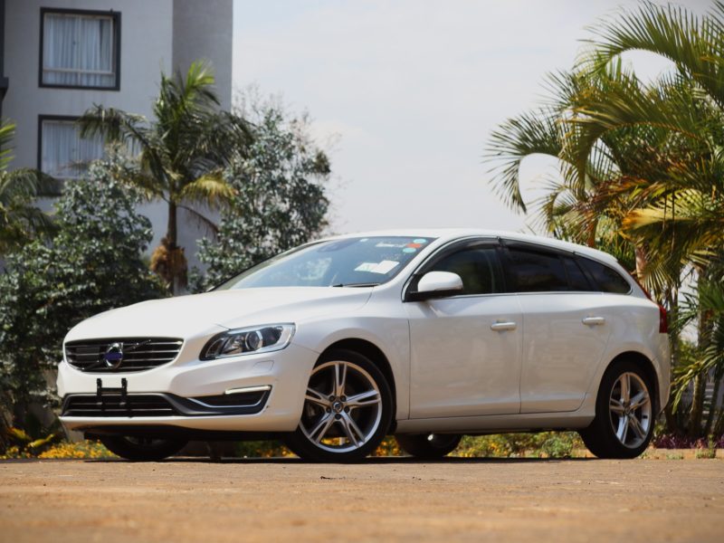 🚘 VOLVO V60 D4 2018 – Scandinavian Luxury Meets Precision Performance! ☀️