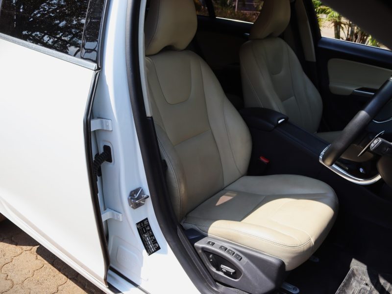 🚘 VOLVO V60 D4 2018 – Scandinavian Luxury Meets Precision Performance! ☀️