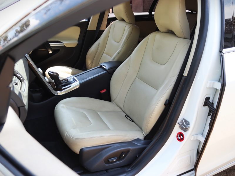 🚘 VOLVO V60 D4 2018 – Scandinavian Luxury Meets Precision Performance! ☀️