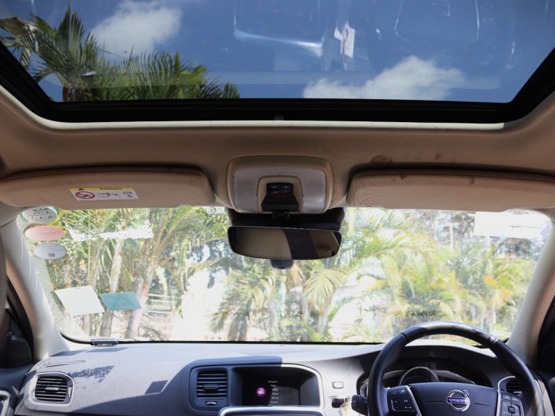 🚘 VOLVO V60 D4 2018 – Scandinavian Luxury Meets Precision Performance! ☀️