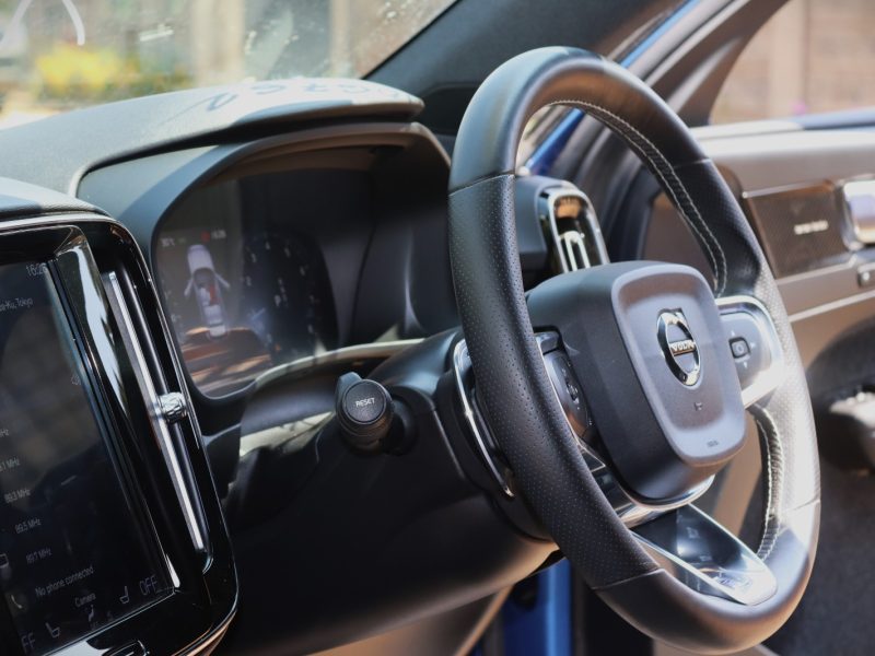 🔥 VOLVO XC40 R-DESIGN 2018 – Blue Beauty, Bold Spirit! 💙