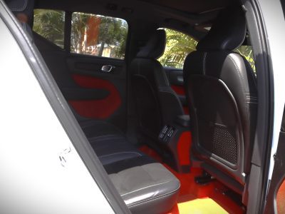 🔥 VOLVO XC40 R-DESIGN T5 2018 – White Elegance, Bold Power! 🤍🚗