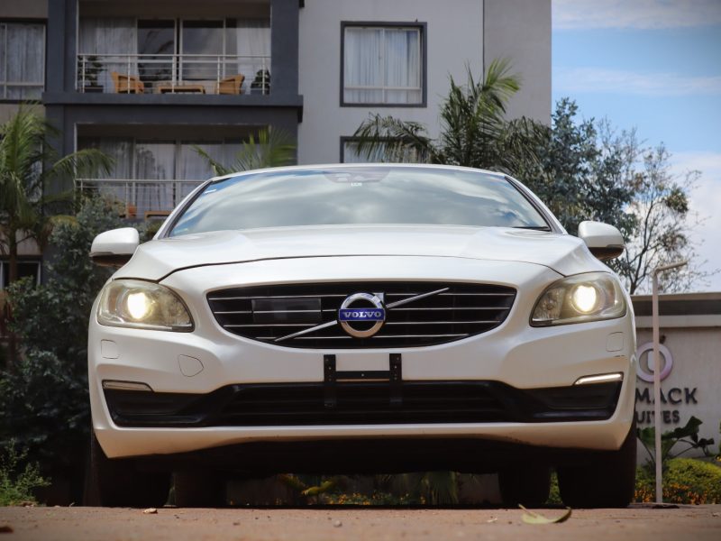 đ¤ VOLVO S60 D4 2018 | SCANDINAVIAN LUXURY MEETS DIESEL POWER đ¤