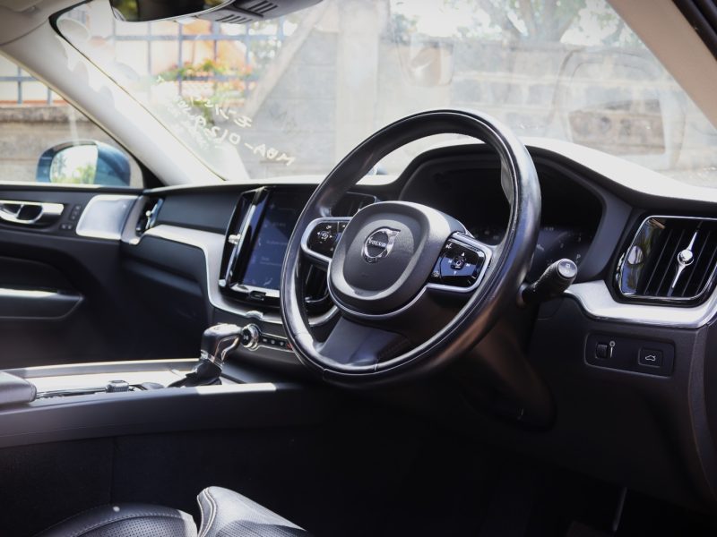 💎 2018 VOLVO XC60 D4 INSCRIPTION — ELEGANT BLUE MASTERPIECE 💙✨