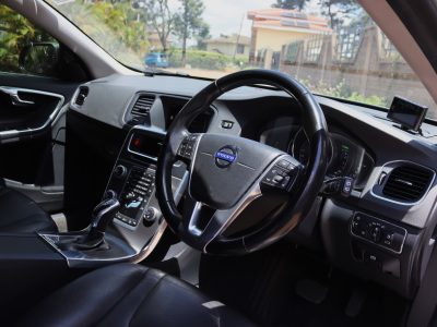 🚗 2015 VOLVO V60 T4 SILVER | SCANDINAVIAN ELEGANCE MEETS SPORTY PERFORMANCE ✨