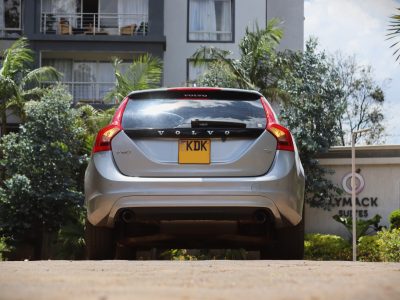 🚗 2015 VOLVO V60 T4 SILVER | SCANDINAVIAN ELEGANCE MEETS SPORTY PERFORMANCE ✨