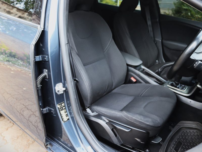 🔵 2017 VOLVO V40 T3 – BLUE | PREMIUM HATCHBACK • TURBO PERFORMANCE • SCANDINAVIAN DESIGN