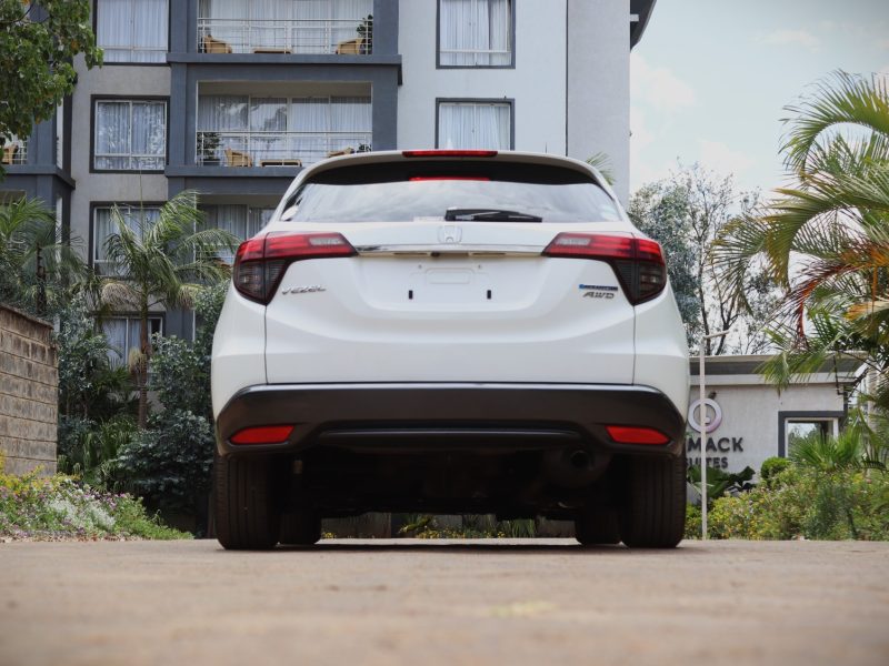 🤍 2018 HONDA VEZEL HYBRID – WHITE | 1500CC PETROL-HYBRID • COMPACT SUV • SUPER FUEL-EFFICIENT