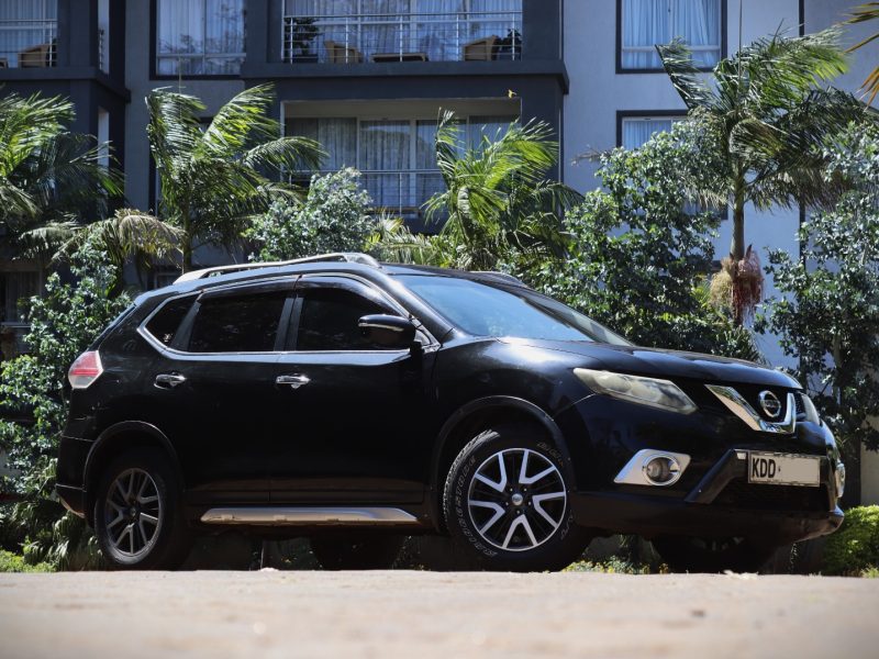 Nissan X-Trail – Black | YOM 2014 | 2000CC Petrol • Sunroof