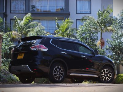 Nissan X-Trail – Black | YOM 2014 | 2000CC Petrol • Sunroof