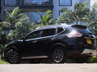 Nissan X-Trail – Black | YOM 2014 | 2000CC Petrol • Sunroof