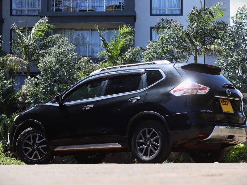 Nissan X-Trail – Black | YOM 2014 | 2000CC Petrol • Sunroof