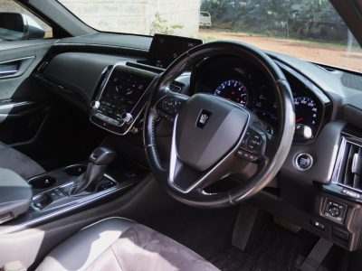 Toyota Crown RS – YOM 2018 | 2500CC Petrol • Silver Exterior Luxury • Performance • Executive Presence