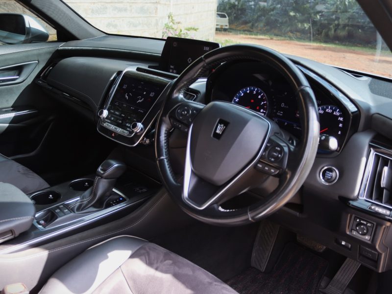 Toyota Crown RS – YOM 2018 | 2500CC Petrol • Silver Exterior Luxury • Performance • Executive Presence