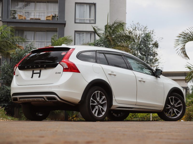 Volvo V60 Cross Country – YOM 2018 | 2000CC Diesel Adventure • Comfort • Scandinavian Precision