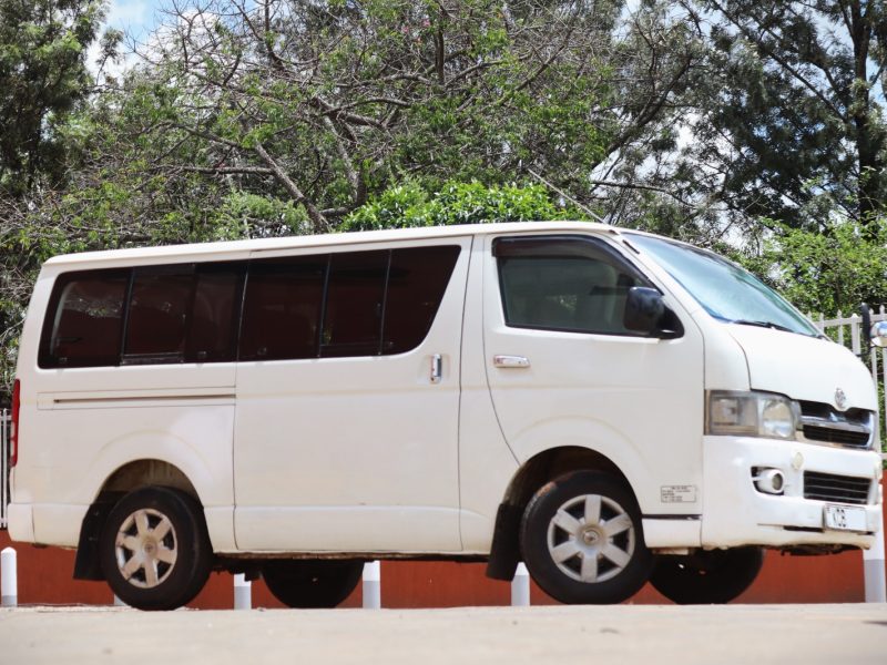 🚐 TOYOTA HIACE – 2007 | Reliable 2000CC Diesel Van in Clean White Spacious • Durable • Trusted Workhorse