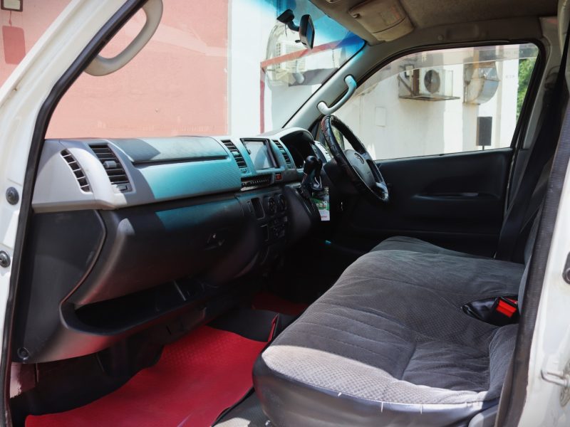 🚐 TOYOTA HIACE – 2007 | Reliable 2000CC Diesel Van in Clean White Spacious • Durable • Trusted Workhorse