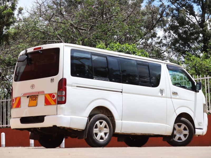 🚐 TOYOTA HIACE – 2007 | Reliable 2000CC Diesel Van in Clean White Spacious • Durable • Trusted Workhorse