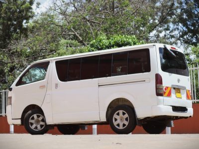 🚐 TOYOTA HIACE – 2007 | Reliable 2000CC Diesel Van in Clean White Spacious • Durable • Trusted Workhorse