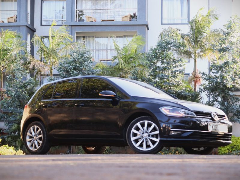 ⚡ VOLKSWAGEN GOLF – 2017 | Sporty & Efficient 1400CC Petrol in Sleek Black Compact • Stylish • Dynamic Driving Experience